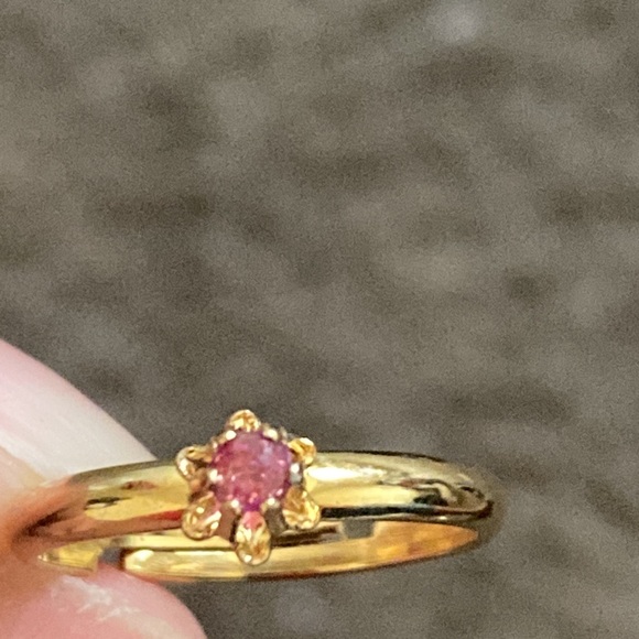 Source Unknown Jewelry - Small Pink stone yellow gold plated adjustable ring